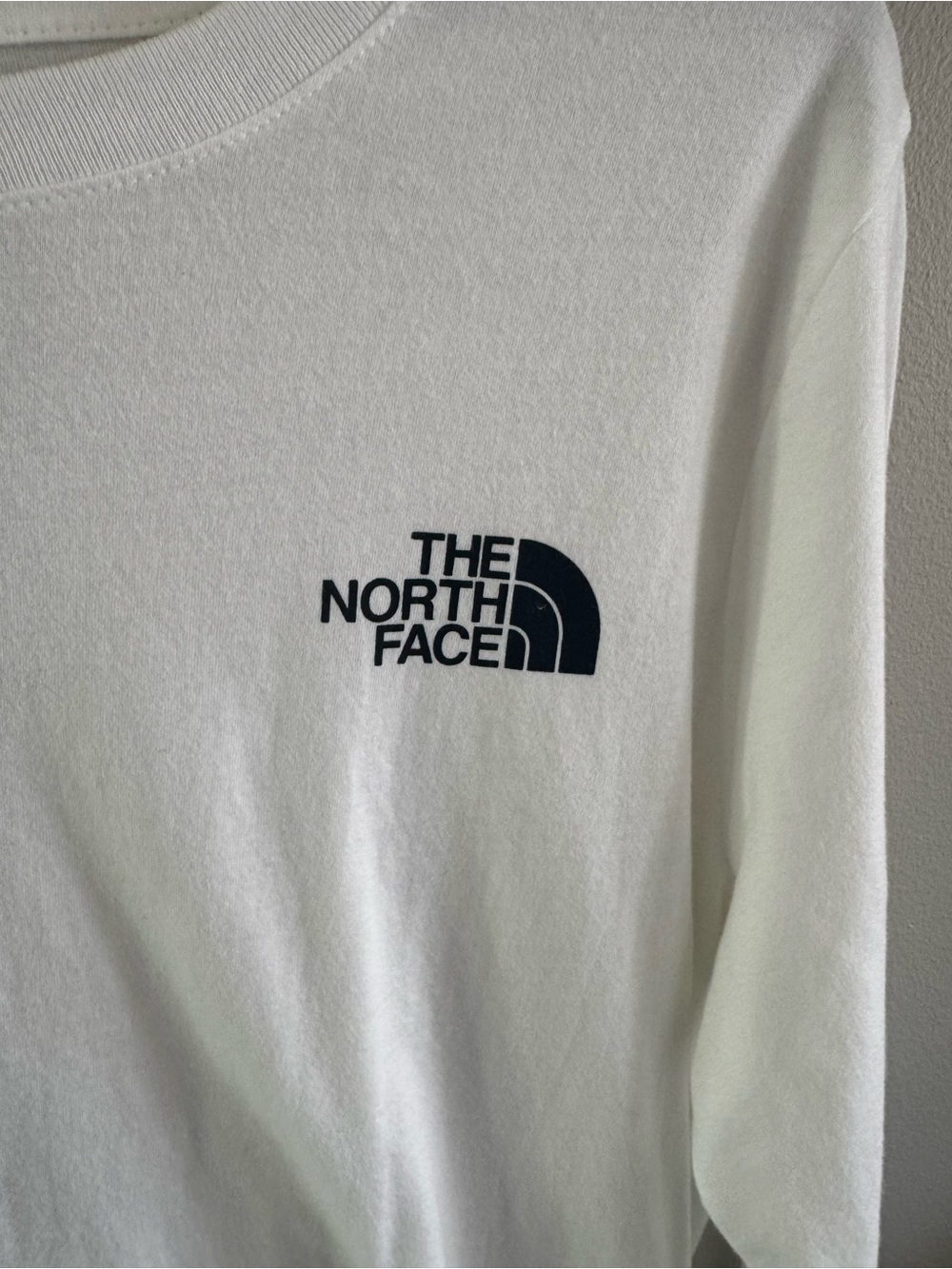North Face Tee Women’s White Long Sleeve Logo Tee fall winter - Picture 5 of 11